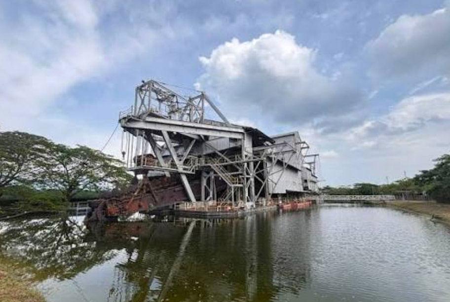 Tin dredge heritage